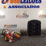 LOTE 003 - 01 APARELHO DE SOM AUTOMOTIVO E 01 ESTABILIZADOR. (NO ESTADO) ATENÇÃO! FAZER A VISITAÇÃO ANTES DE ARREMATAR, NÃO SABEMOS SE FUNCIONA. LEILÃO NÃO TEM GARANTIA E NEM DEVOLUÇÃO, SUJEITO A POSSÍVEIS AVARIAS VISÍVEIS/OCULTAS E/OU AUSÊNCIA DE COMPONENTES.