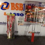 LOTE 013 - 01 KIT CHURRASCO E 01 GRELHA PARA CHURRASQUEIRA. (NO ESTADO) ATENÇÃO! FAZER A VISITAÇÃO ANTES DE ARREMATAR, NÃO SABEMOS SE FUNCIONA. LEILÃO NÃO TEM GARANTIA E NEM DEVOLUÇÃO, SUJEITO A POSSÍVEIS AVARIAS VISÍVEIS/OCULTAS E/OU AUSÊNCIA DE COMPONENTES.