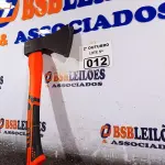 LOTE 012 - 01 MACHADINHA CAÇA E PESCA COM CABO EMBORRACHADO. (NO ESTADO) ATENÇÃO! FAZER A VISITAÇÃO ANTES DE ARREMATAR, NÃO SABEMOS SE FUNCIONA. LEILÃO NÃO TEM GARANTIA E NEM DEVOLUÇÃO, SUJEITO A POSSÍVEIS AVARIAS VISÍVEIS/OCULTAS E/OU AUSÊNCIA DE COMPONENTES.