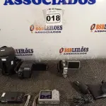 LOTE 018 - 02 FILMADORAS, 02 CÂMERAS FOTOGRÁFICAS E 01 GPS MARCAS E MODELOS DIVERSOS. (NO ESTADO) ATENÇÃO! FAZER A VISITAÇÃO ANTES DE ARREMATAR, NÃO SABEMOS SE FUNCIONA. LEILÃO NÃO TEM GARANTIA E NEM DEVOLUÇÃO, SUJEITO A POSSÍVEIS AVARIAS VISÍVEIS/OCULTAS E/OU AUSÊNCIA DE COMPONENTES.