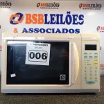 LOTE 006 - 01 MICRO-ONDAS. (NO ESTADO) ATENÇÃO! FAZER A VISITAÇÃO ANTES DE ARREMATAR, NÃO SABEMOS SE FUNCIONA. LEILÃO NÃO TEM GARANTIA E NEM DEVOLUÇÃO, SUJEITO A POSSÍVEIS AVARIAS VISÍVEIS/OCULTAS E/OU AUSÊNCIA DE COMPONENTES.