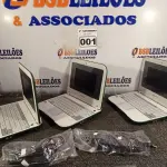 LOTE 001 - 03 NETBOOK’S MARCAS POSITIVO COM FONTE. (NO ESTADO) ATENÇÃO! FAZER A VISITAÇÃO ANTES DE ARREMATAR, NÃO SABEMOS SE FUNCIONA. LEILÃO NÃO TEM GARANTIA E NEM DEVOLUÇÃO, SUJEITO A POSSÍVEIS AVARIAS VISÍVEIS/OCULTAS E/OU AUSÊNCIA DE COMPONENTES.