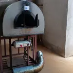 LOTE 001 - 01 FORNO DE PIZZA A LENHA E ELÉTRICO DA FORNOFLEX E EXAUSTÃO DO FORNO. (NO ESTADO DE CONSERVAÇÃO QUE SE ENCONTRA, NÃO SABEMOS SE FUNCIONA. LEILÃO NÃO TEM GARANTIA E NEM DEVOLUÇÃO).