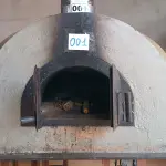 LOTE 001 - 01 FORNO DE PIZZA A LENHA E ELÉTRICO DA FORNOFLEX E EXAUSTÃO DO FORNO. (NO ESTADO DE CONSERVAÇÃO QUE SE ENCONTRA, NÃO SABEMOS SE FUNCIONA. LEILÃO NÃO TEM GARANTIA E NEM DEVOLUÇÃO).