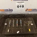 LOTE 019 - 01 MESA DE SOM WATTISOM MODELO MXM4. (NO ESTADO) ATENÇÃO! FAZER A VISITAÇÃO ANTES DE ARREMATAR, NÃO SABEMOS SE FUNCIONA. LEILÃO NÃO TEM GARANTIA E NEM DEVOLUÇÃO, SUJEITO A POSSÍVEIS AVARIAS VISÍVEIS/OCULTAS E/OU AUSÊNCIA DE COMPONENTES.