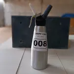 LOTE 008 - 01 SIFÃO DE INOX (GARRAFA PARA CHANTILY) DE 1 LITRO (NO ESTADO DE CONSERVAÇÃO QUE SE ENCONTRA, NÃO SABEMOS SE FUNCIONA. LEILÃO NÃO TEM GARANTIA E NEM DEVOLUÇÃO).