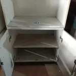 LOTE 464 - 01 ARMÁRIO EM MADEIRA COM 02 PORTAS E 02 PRATELEIRAS. (NO ESTADO) ATENÇÃO! FAZER A VISITAÇÃO ANTES DE ARREMATAR, NÃO SABEMOS SE FUNCIONA. LEILÃO NÃO TEM GARANTIA E NEM DEVOLUÇÃO, SUJEITO A POSSÍVEIS AVARIAS VISÍVEIS/OCULTAS E/OU AUSÊNCIA DE COMPONENTES.