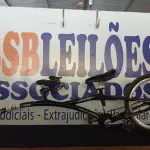 LOTE 029 - 01 - REBOQUE BICICLETA CANADIAN X TRAIL QUADRO DE ALUMÍNIO (NO ESTADO, NÃO SABEMOS SE FUNCIONA. LEILÃO NÃO TEM GARANTIA E NEM DEVOLUÇÃO, SUJEITO A POSSÍVEIS AVARIAS VISÍVEIS/OCULTAS E/OU AUSÊNCIA DE COMPONENTES)