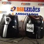 LOTE 006 - 02 FRITADEIRAS AIR FRY MARCAS E MODELOS DIVERSOS. (NO ESTADO) ATENÇÃO! FAZER A VISITAÇÃO ANTES DE ARREMATAR, NÃO SABEMOS SE FUNCIONA. LEILÃO NÃO TEM GARANTIA E NEM DEVOLUÇÃO, SUJEITO A POSSÍVEIS AVARIAS VISÍVEIS/OCULTAS E/OU AUSÊNCIA DE COMPONENTES.