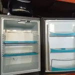 LOTE 066 - 01 PANIFICADORA MONDIAL E 01 MINIBAR ELECTROLUX 220V. (NO ESTADO) ATENÇÃO! FAZER A VISITAÇÃO ANTES DE ARREMATAR, NÃO SABEMOS SE FUNCIONA. LEILÃO NÃO TEM GARANTIA E NEM DEVOLUÇÃO, SUJEITO A POSSÍVEIS AVARIAS VISÍVEIS/OCULTAS E/OU AUSÊNCIA DE COMPONENTES.