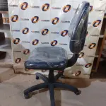 LOTE 090 - 01 CADEIRA DE ESCRITÓRIO COM BASE GIRATÓRIA. (NO ESTADO) ATENÇÃO! FAZER A VISITAÇÃO ANTES DE ARREMATAR, NÃO SABEMOS SE FUNCIONA. LEILÃO NÃO TEM GARANTIA E NEM DEVOLUÇÃO, SUJEITO A POSSÍVEIS AVARIAS VISÍVEIS/OCULTAS E/OU AUSÊNCIA DE COMPONENTES.