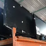 LOTE 056 - 08 MONITORES MARCAS E MODELOS DIVERSOS PARA RETIRADA DE PEÇAS. (NO ESTADO) ATENÇÃO! FAZER A VISITAÇÃO ANTES DE ARREMATAR, NÃO SABEMOS SE FUNCIONA. LEILÃO NÃO TEM GARANTIA E NEM DEVOLUÇÃO, SUJEITO A POSSÍVEIS AVARIAS VISÍVEIS/OCULTAS E/OU AUSÊNCIA DE COMPONENTES.