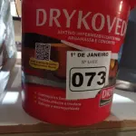 LOTE 073 - 01 BALDE DE DRYKOVEDA, ADITIVO IMPERMEABILIZANTE PARA ARGAMASSA E CONCRETO. (NO ESTADO) ATENÇÃO! FAZER A VISITAÇÃO ANTES DE ARREMATAR, NÃO SABEMOS SE FUNCIONA. LEILÃO NÃO TEM GARANTIA E NEM DEVOLUÇÃO, SUJEITO A POSSÍVEIS AVARIAS VISÍVEIS/OCULTAS E/OU AUSÊNCIA DE COMPONENTES.