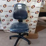 LOTE 050 - 01 CADEIRA DE ESCRITÓRIO COM BASE GIRATÓRIA. (NO ESTADO) ATENÇÃO! FAZER A VISITAÇÃO ANTES DE ARREMATAR, NÃO SABEMOS SE FUNCIONA. LEILÃO NÃO TEM GARANTIA E NEM DEVOLUÇÃO, SUJEITO A POSSÍVEIS AVARIAS VISÍVEIS/OCULTAS E/OU AUSÊNCIA DE COMPONENTES.