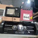 LOTE 044 - 01 APARELHO DE SOM 3X1 MARCA SONY, 01 APARELHO OI TV, 01 CAIXA DE SOM E 01 TV/RADIO 7”. (NO ESTADO) ATENÇÃO! FAZER A VISITAÇÃO ANTES DE ARREMATAR, NÃO SABEMOS SE FUNCIONA. LEILÃO NÃO TEM GARANTIA E NEM DEVOLUÇÃO, SUJEITO A POSSÍVEIS AVARIAS VISÍVEIS/OCULTAS E/OU AUSÊNCIA DE COMPONENTES.