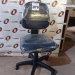 LOTE 070 - 01 CADEIRA DE ESCRITÓRIO COM BASE GIRATÓRIA. (NO ESTADO) ATENÇÃO! FAZER A VISITAÇÃO ANTES DE ARREMATAR, NÃO SABEMOS SE FUNCIONA. LEILÃO NÃO TEM GARANTIA E NEM DEVOLUÇÃO, SUJEITO A POSSÍVEIS AVARIAS VISÍVEIS/OCULTAS E/OU AUSÊNCIA DE COMPONENTES.