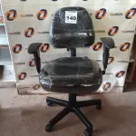 LOTE 140 - 01 CADEIRA DE ESCRITÓRIO COM BASE GIRATÓRIA. (NO ESTADO) ATENÇÃO! FAZER A VISITAÇÃO ANTES DE ARREMATAR, NÃO SABEMOS SE FUNCIONA. LEILÃO NÃO TEM GARANTIA E NEM DEVOLUÇÃO, SUJEITO A POSSÍVEIS AVARIAS VISÍVEIS/OCULTAS E/OU AUSÊNCIA DE COMPONENTES.