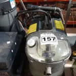 LOTE 157 - 01 EXTRATORA PROFISSIONAL MARCA KARCHER PUZZI 10/2. (NO ESTADO) ATENÇÃO! FAZER A VISITAÇÃO ANTES DE ARREMATAR, NÃO SABEMOS SE FUNCIONA. LEILÃO NÃO TEM GARANTIA E NEM DEVOLUÇÃO, SUJEITO A POSSÍVEIS AVARIAS VISÍVEIS/OCULTAS E/OU AUSÊNCIA DE COMPONENTES.
