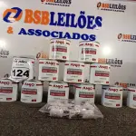 LOTE 124 - 12 LATAS DE COLA PLÁSTICA ANJO. (NO ESTADO) ATENÇÃO! FAZER A VISITAÇÃO ANTES DE ARREMATAR, NÃO SABEMOS SE FUNCIONA. LEILÃO NÃO TEM GARANTIA E NEM DEVOLUÇÃO, SUJEITO A POSSÍVEIS AVARIAS VISÍVEIS/OCULTAS E/OU AUSÊNCIA DE COMPONENTES.