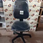 LOTE 160 - 01 CADEIRA DE ESCRITÓRIO COM BASE GIRATÓRIA. (NO ESTADO) ATENÇÃO! FAZER A VISITAÇÃO ANTES DE ARREMATAR, NÃO SABEMOS SE FUNCIONA. LEILÃO NÃO TEM GARANTIA E NEM DEVOLUÇÃO, SUJEITO A POSSÍVEIS AVARIAS VISÍVEIS/OCULTAS E/OU AUSÊNCIA DE COMPONENTES.