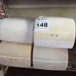 LOTE 148 - 04 DISPENSE PARA PAPEL TOALHA. (NO ESTADO) ATENÇÃO! FAZER A VISITAÇÃO ANTES DE ARREMATAR, NÃO SABEMOS SE FUNCIONA. LEILÃO NÃO TEM GARANTIA E NEM DEVOLUÇÃO, SUJEITO A POSSÍVEIS AVARIAS VISÍVEIS/OCULTAS E/OU AUSÊNCIA DE COMPONENTES.