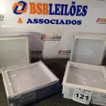 LOTE 121 - 04 LUMINÁRIAS DE EMBUTIR. (NO ESTADO) ATENÇÃO! FAZER A VISITAÇÃO ANTES DE ARREMATAR, NÃO SABEMOS SE FUNCIONA. LEILÃO NÃO TEM GARANTIA E NEM DEVOLUÇÃO, SUJEITO A POSSÍVEIS AVARIAS VISÍVEIS/OCULTAS E/OU AUSÊNCIA DE COMPONENTES.