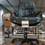 LOTE 099 - 01 CADEIRA DE ESCRITÓRIO COM BASE GIRATÓRIA. (NO ESTADO) ATENÇÃO! FAZER A VISITAÇÃO ANTES DE ARREMATAR, NÃO SABEMOS SE FUNCIONA. LEILÃO NÃO TEM GARANTIA E NEM DEVOLUÇÃO, SUJEITO A POSSÍVEIS AVARIAS VISÍVEIS/OCULTAS E/OU AUSÊNCIA DE COMPONENTES.