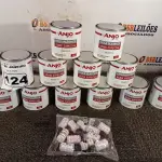 LOTE 124 - 12 LATAS DE COLA PLÁSTICA ANJO. (NO ESTADO) ATENÇÃO! FAZER A VISITAÇÃO ANTES DE ARREMATAR, NÃO SABEMOS SE FUNCIONA. LEILÃO NÃO TEM GARANTIA E NEM DEVOLUÇÃO, SUJEITO A POSSÍVEIS AVARIAS VISÍVEIS/OCULTAS E/OU AUSÊNCIA DE COMPONENTES.