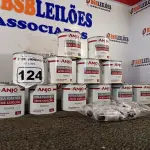 LOTE 124 - 12 LATAS DE COLA PLÁSTICA ANJO. (NO ESTADO) ATENÇÃO! FAZER A VISITAÇÃO ANTES DE ARREMATAR, NÃO SABEMOS SE FUNCIONA. LEILÃO NÃO TEM GARANTIA E NEM DEVOLUÇÃO, SUJEITO A POSSÍVEIS AVARIAS VISÍVEIS/OCULTAS E/OU AUSÊNCIA DE COMPONENTES.