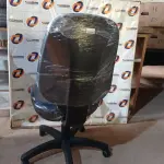LOTE 180 - 01 CADEIRA DE ESCRITÓRIO COM BASE GIRATÓRIA. (NO ESTADO) ATENÇÃO! FAZER A VISITAÇÃO ANTES DE ARREMATAR, NÃO SABEMOS SE FUNCIONA. LEILÃO NÃO TEM GARANTIA E NEM DEVOLUÇÃO, SUJEITO A POSSÍVEIS AVARIAS VISÍVEIS/OCULTAS E/OU AUSÊNCIA DE COMPONENTES.