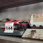 LOTE 144 - 01 BALANÇA ANALÓGICA, 02 MINI COMPRESSOR DE AR E 01 MOEDOR DE CARNE INCOMPLETOS. (NO ESTADO) ATENÇÃO! FAZER A VISITAÇÃO ANTES DE ARREMATAR, NÃO SABEMOS SE FUNCIONA. LEILÃO NÃO TEM GARANTIA E NEM DEVOLUÇÃO, SUJEITO A POSSÍVEIS AVARIAS VISÍVEIS/OCULTAS E/OU AUSÊNCIA DE COMPONENTES.