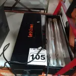 LOTE 105 - 02 LUMINÁRIAS PARA ESTÚDIO. (NO ESTADO) ATENÇÃO! FAZER A VISITAÇÃO ANTES DE ARREMATAR, NÃO SABEMOS SE FUNCIONA. LEILÃO NÃO TEM GARANTIA E NEM DEVOLUÇÃO, SUJEITO A POSSÍVEIS AVARIAS VISÍVEIS/OCULTAS E/OU AUSÊNCIA DE COMPONENTES.