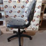 LOTE 180 - 01 CADEIRA DE ESCRITÓRIO COM BASE GIRATÓRIA. (NO ESTADO) ATENÇÃO! FAZER A VISITAÇÃO ANTES DE ARREMATAR, NÃO SABEMOS SE FUNCIONA. LEILÃO NÃO TEM GARANTIA E NEM DEVOLUÇÃO, SUJEITO A POSSÍVEIS AVARIAS VISÍVEIS/OCULTAS E/OU AUSÊNCIA DE COMPONENTES.