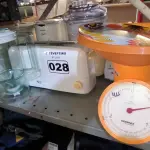 LOTE 028 - 01 LOTE COM CENTRIFUGA DE ALIMENTOS, BALANÇA , TORRADEIRA E PROCESSADOR DE ALIMENTOS (NO ESTADO, NÃO SABEMOS SE FUNCIONA. LEILÃO NÃO TEM GARANTIA E NEM DEVOLUÇÃO).