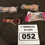 LOTE 052 - 04 RELÓGIOS MARCAS E MODELOS DIVERSOS. (NO ESTADO) ATENÇÃO! FAZER A VISITAÇÃO ANTES DE ARREMATAR, NÃO SABEMOS SE FUNCIONA. LEILÃO NÃO TEM GARANTIA E NEM DEVOLUÇÃO, SUJEITO A POSSÍVEIS AVARIAS VISÍVEIS/OCULTAS E/OU AUSÊNCIA DE COMPONENTES.