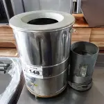 LOTE 148 - 01 DESCASCADOR DE BATATAS METVISA EM AÇO INOX(FUNCIONANDO) E 01 ESPREMEDOR DE LARANJA FALTANDO A CASTANHA. (NO ESTADO. LEILÃO NÃO TEM GARANTIA E NEM DEVOLUÇÃO).