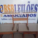 LOTE 009 - 03 MESAS EM MADEIRA MEDINDO 120CMX75CM. (NO ESTADO, NÃO SABEMOS SE FUNCIONA. LEILÃO NÃO TEM GARANTIA E NEM DEVOLUÇÃO).
