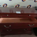 LOTE 023 - 01 CÔMODA EM MADEIRA COM 05 GAVETAS. (DRESSER) (NO ESTADO) AV9372M