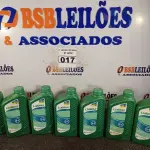 LOTE 017 - 08 LITROS DE ÓLEO DE TRANSMISSÃO LUBRAX GL-5 90. (NO ESTADO) ATENÇÃO! FAZER A VISITAÇÃO ANTES DE ARREMATAR, NÃO SABEMOS SE FUNCIONA. LEILÃO NÃO TEM GARANTIA E NEM DEVOLUÇÃO, SUJEITO A POSSÍVEIS AVARIAS VISÍVEIS/OCULTAS E/OU AUSÊNCIA DE COMPONENTES.