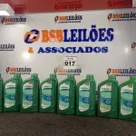 LOTE 017 - 08 LITROS DE ÓLEO DE TRANSMISSÃO LUBRAX GL-5 90. (NO ESTADO) ATENÇÃO! FAZER A VISITAÇÃO ANTES DE ARREMATAR, NÃO SABEMOS SE FUNCIONA. LEILÃO NÃO TEM GARANTIA E NEM DEVOLUÇÃO, SUJEITO A POSSÍVEIS AVARIAS VISÍVEIS/OCULTAS E/OU AUSÊNCIA DE COMPONENTES.