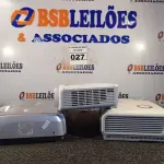 LOTE 027 - 03 PROJETORES MULTIMIDIA MARCAS E MODELOS DIVERSOS. (NO ESTADO) ATENÇÃO! FAZER A VISITAÇÃO ANTES DE ARREMATAR, NÃO SABEMOS SE FUNCIONA. LEILÃO NÃO TEM GARANTIA E NEM DEVOLUÇÃO, SUJEITO A POSSÍVEIS AVARIAS VISÍVEIS/OCULTAS E/OU AUSÊNCIA DE COMPONENTES.
