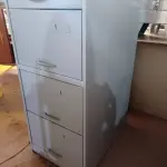 LOTE 005 - 01 ARQUIVO DE AÇO COM 04 GAVETAS. (NO ESTADO) ATENÇÃO! FAZER A VISITAÇÃO ANTES DE ARREMATAR, NÃO SABEMOS SE FUNCIONA. LEILÃO NÃO TEM GARANTIA E NEM DEVOLUÇÃO, SUJEITO A POSSÍVEIS AVARIAS VISÍVEIS/OCULTAS E/OU AUSÊNCIA DE COMPONENTES.