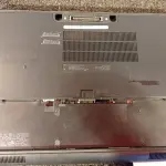 LOTE 030 - 01 NOTEBOOK MARCA DELL LATITUDE E7440. (NO ESTADO) ATENÇÃO! FAZER A VISITAÇÃO ANTES DE ARREMATAR, NÃO SABEMOS SE FUNCIONA. LEILÃO NÃO TEM GARANTIA E NEM DEVOLUÇÃO, SUJEITO A POSSÍVEIS AVARIAS VISÍVEIS/OCULTAS E/OU AUSÊNCIA DE COMPONENTES.