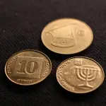 LOTE 048 - LOTE 48 – MOEDAS ITÁLIA, ISRAEL ESPANHA 	MOEDA	OBSERVAÇÕES 1.		100 Liras (1966, 1968,1978)	3 unidades 2.		500 Liras (2 x 1985, 1983, 1989 e 1995)	5 unidades 3.		200 Liras (1979)	1 unidade 4.		10 Shekel	2 unidades 5.		½ Shekel	1 unidade 6.		25 Pesetas (1957)	1 unidade 7.		5 Pesetas (1957)	3 unidades 8.		1 Peseta (1953)	1 unidade 9.		25 Pesetas (1975)	3 unidades 10.		5 Pesetas (1975)	8 unidades 11.		1 Peseta (1975)	4 unidades 12.		5 Pesetas (1991,1992 e 1998)	3 unidades