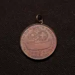LOTE 006 - LOTE 6 – MEDALHAS CULTURA E LAZER 	MEDALHA	OBSERVAÇÕES 1.		Monumento a Tiradentes. 1927 Gravador: Jose Peon	Acobreada - envelope da Coleção Júlio Estrella Moreira 2.		1ª Exposição da Sociedade Paranaense de Arqueologia.1931.  Gravador: Jose Peon	Acobreada - envelope da Coleção Júlio Estrella Moreira 3.		1ª Exposição da Sociedade Paranaense de Arqueologia.1931.  Gravador: Jose Peon	Dourada - envelope da Coleção Júlio Estrella Moreira 4.		6° Concurso de Fotografia – Foto Clube do Paraná. 1943 – Gravador: Mueller	Acobreada - envelope da Coleção Júlio Estrella Moreira 5.		Exposição Filatélica Sulbrasileira – Sulbrape. 1949 Gravador: Jose Peon	Prova de Cunho, dourada. 6.		Exposição Filatélica Sulbrasileira – Sulbrape. 1949 Gravador: Jose Peon	Dourada - envelope da Coleção Júlio Estrella Moreira 7.		Sociedade Rio Branco 70 anos. 1954	Prova de Cunho - Dourada 8.		Sociedade Rio Branco 70 anos. 1954	Prova de Cunho - Dourada 9.		1° Festival de Música de Compositores Paranaenses - Aquibadan Sociedade Cultural.1963 Gravadores: José Peon e José Tortatto.