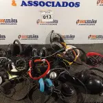 LOTE 013 - 01 LOTE COM FONES DE OUVIDO. (NO ESTADO) ATENÇÃO! FAZER A VISITAÇÃO ANTES DE ARREMATAR, NÃO SABEMOS SE FUNCIONA. LEILÃO NÃO TEM GARANTIA E NEM DEVOLUÇÃO, SUJEITO A POSSÍVEIS AVARIAS VISÍVEIS/OCULTAS E/OU AUSÊNCIA DE COMPONENTES.