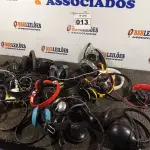 LOTE 013 - 01 LOTE COM FONES DE OUVIDO. (NO ESTADO) ATENÇÃO! FAZER A VISITAÇÃO ANTES DE ARREMATAR, NÃO SABEMOS SE FUNCIONA. LEILÃO NÃO TEM GARANTIA E NEM DEVOLUÇÃO, SUJEITO A POSSÍVEIS AVARIAS VISÍVEIS/OCULTAS E/OU AUSÊNCIA DE COMPONENTES.