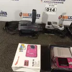 LOTE 014 - 01 CÂMERA FILMADORA PANASONIC AFX8, 01 CÂMERA WEB SLIM 54 COM CABOS E CASE E 01 CÂMERA DL2000 OLYMPIA. (NO ESTADO) ATENÇÃO! FAZER A VISITAÇÃO ANTES DE ARREMATAR, NÃO SABEMOS SE FUNCIONA. LEILÃO NÃO TEM GARANTIA E NEM DEVOLUÇÃO, SUJEITO A POSSÍVEIS AVARIAS VISÍVEIS/OCULTAS E/OU AUSÊNCIA DE COMPONENTES.