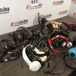 LOTE 013 - 01 LOTE COM FONES DE OUVIDO. (NO ESTADO) ATENÇÃO! FAZER A VISITAÇÃO ANTES DE ARREMATAR, NÃO SABEMOS SE FUNCIONA. LEILÃO NÃO TEM GARANTIA E NEM DEVOLUÇÃO, SUJEITO A POSSÍVEIS AVARIAS VISÍVEIS/OCULTAS E/OU AUSÊNCIA DE COMPONENTES.