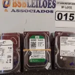 LOTE 015 - 01 LOTE COM 03 HDS, SENDO 02 DE 500GB E 01 1TB E 16 PENTS DE MEMÓRIA DDR3 PARA SERVIDOR COM 8GB CADA. (NO ESTADO) ATENÇÃO! FAZER A VISITAÇÃO ANTES DE ARREMATAR, NÃO SABEMOS SE FUNCIONA. LEILÃO NÃO TEM GARANTIA E NEM DEVOLUÇÃO, SUJEITO A POSSÍVEIS AVARIAS VISÍVEIS/OCULTAS E/OU AUSÊNCIA DE COMPONENTES.